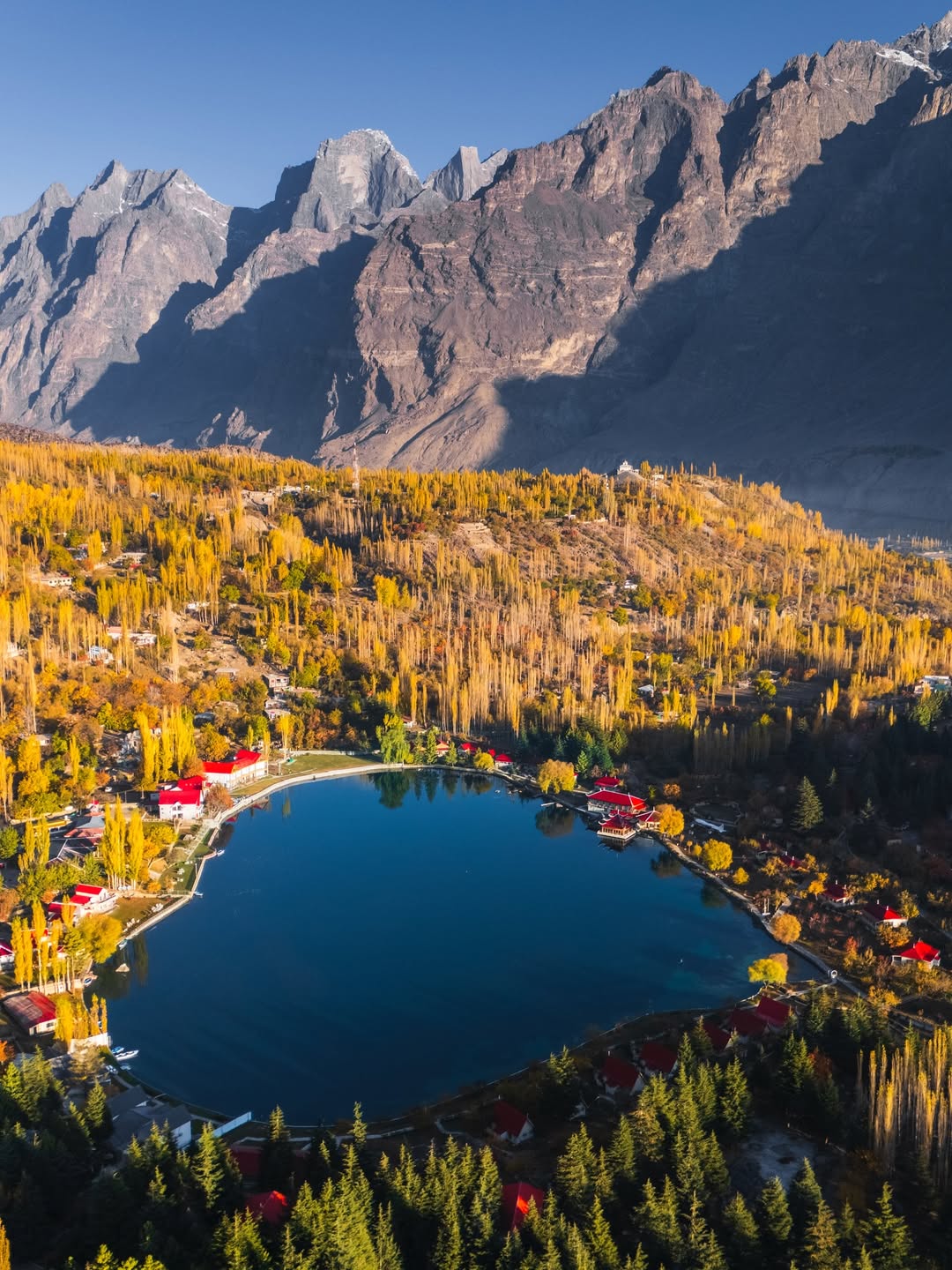 Finally, Autumn is just 2 weeks away! The most magical season to experience the North is almost